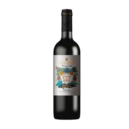 Botella de Vino Carmen Frida Kahlo Merlot Reserva 750cc, con etiqueta artística de Frida Kahlo, ideal para maridar carnes.