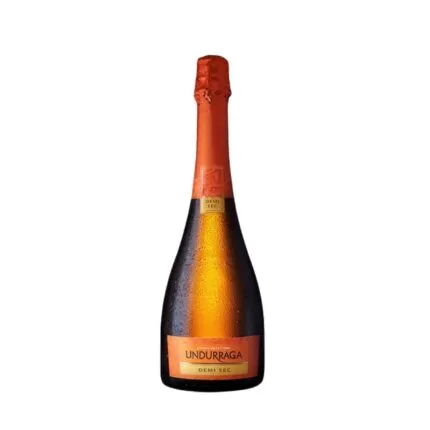 Botella de Espumante Undurraga Demi Sec de 750cc, con etiqueta naranja y foil, mostrando condensación, sobre fondo blanco.