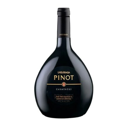 Botella de vino tinto Undurraga Pinot Carménère con etiqueta negra y letras doradas.