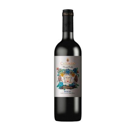 Botella de Vino Carmen Frida Kahlo Merlot Reserva 750cc, con etiqueta artística de Frida Kahlo, ideal para maridar carnes.