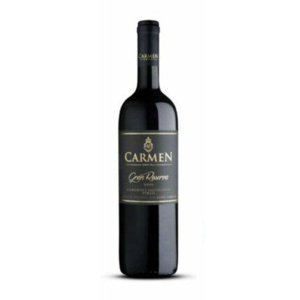 Botella de vino tinto Carmen Gran Reserva cosecha 2020 Cabernet Sauvignon Syrah chileno, disponible para comprar online en Club Terminal con envío a todo Chile.