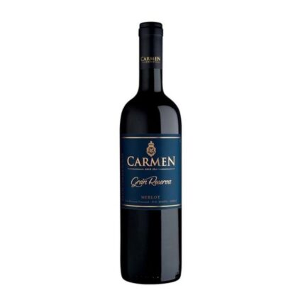 Vino tinto Carmen Merlot Gran Reserva 750cc, botella elegante con etiqueta azul y letras doradas, cepa Merlot de Viña Carmen.
