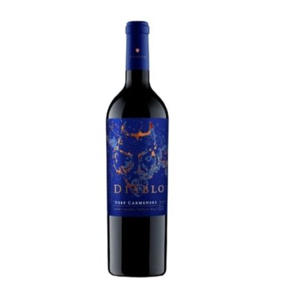 Botella de vino tinto Diablo Deep Carmenere con etiqueta azul oscuro y diseño de cabeza de diablo en tonos cobre.
