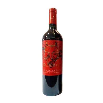 Botella de Vino Diblo Dar Red Ensamblaje de Concha y Toro, tinto chileno del Valle del Maule con etiqueta roja y diseño dorado.