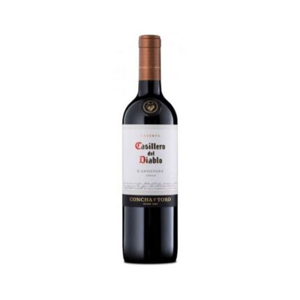 Botella de vino tinto Casillero del Diablo Reserva Carmenere, Concha y Toro, Chile.