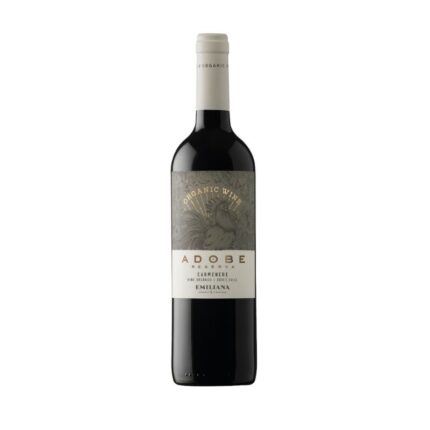 Botella de vino tinto Adobe Reserva Carmenere orgánico 2020 de Emiliana, Chile.