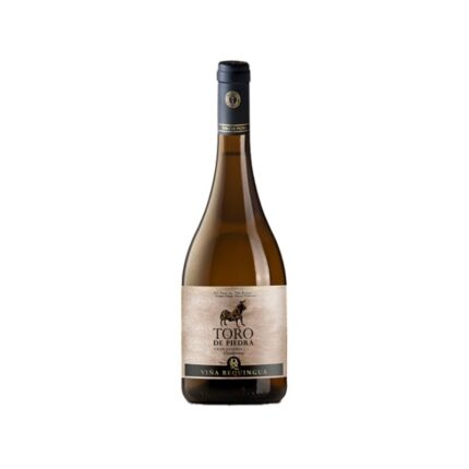 Vino blanco Toro de Piedra Chardonnay Gran Reserva de Viña Requingua, botella de 750cc con etiqueta del toro negro.