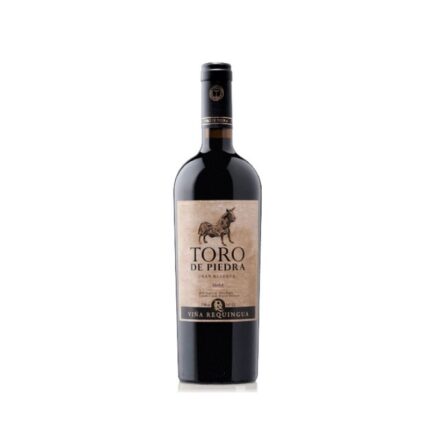 Botella de Vino Toro de Piedra Merlot Gran Reserva 750cc, con etiqueta beige y dibujo de toro, de Viña Requingua.