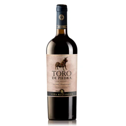 Botella de vino tinto Toro de Piedra Gran Reserva de Viña Requingua 750ml, blend Petit Verdot y Cabernet Sauvignon.
