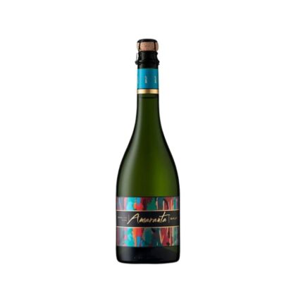 Botella de Espumante Amaranta Brut 750cc con etiqueta vibrante, ideal para celebrar momentos especiales.