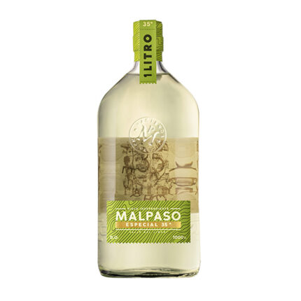 Botella de Pisco MalPaso Especial 35° 1L con etiqueta verde y ilustraciones, mostrando el licor claro y su volumen.