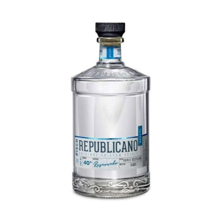 Botella de Pisco Republicano Reservado Triple Destilado 40° 750cc Moscatel, de origen chileno del Valle del Elqui, cristalina.