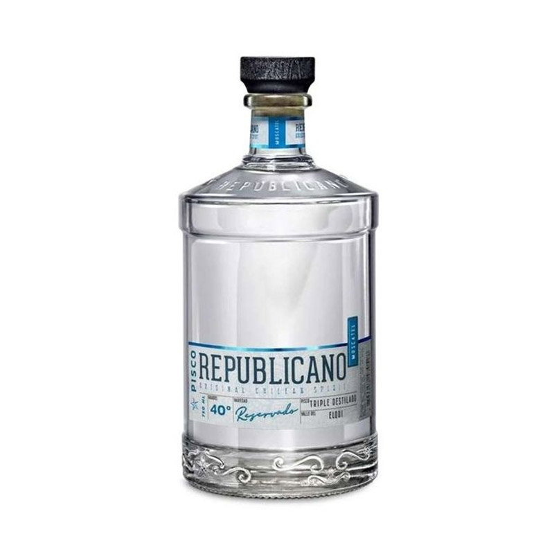 Botella de Pisco Republicano Reservado Triple Destilado 40° 750cc Moscatel, de origen chileno del Valle del Elqui, cristalina.