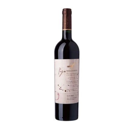 Botella de Vino Paya De Millaman Malbec de Viña Millaman, tinto chileno del Valle de Curicó, con etiqueta rústica y salpicaduras.