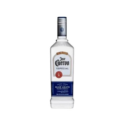 Botella de Tequila Jose Cuervo Plata de 750cc, cristalina con etiqueta blanca y azul, destacando "Jose Cuervo Especial Silver".