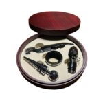 Caja con accesorios para vino en material sintetico tipo madera