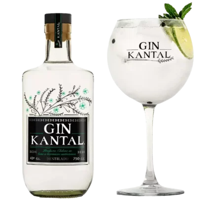 Botella de Gin Kantal 750cc con etiqueta floral verde y negra junto a un gin tonic en copa balón con lima y menta.